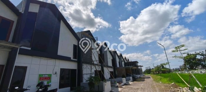 Rumah Modern Cantik 3 KT Bisa Langsung Pindah di Sleman Rumah Modern Cantik 3 KT Bisa Langsung Pindah di Sleman