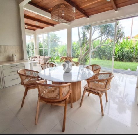 Disewakan Rumah Strategis di Pererenan LT 800m2 / LB 250m2 Siap Huni Disewakan Rumah Strategis di Pererenan LT 800m2 / LB 250m2 Siap Huni