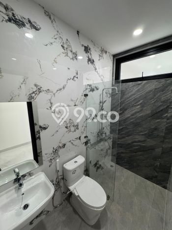 Rumah Eksklusif Siap Huni LT 250m2 di BSD, Tangerang Selatan Rumah Eksklusif Siap Huni LT 250m2 di BSD, Tangerang Selatan