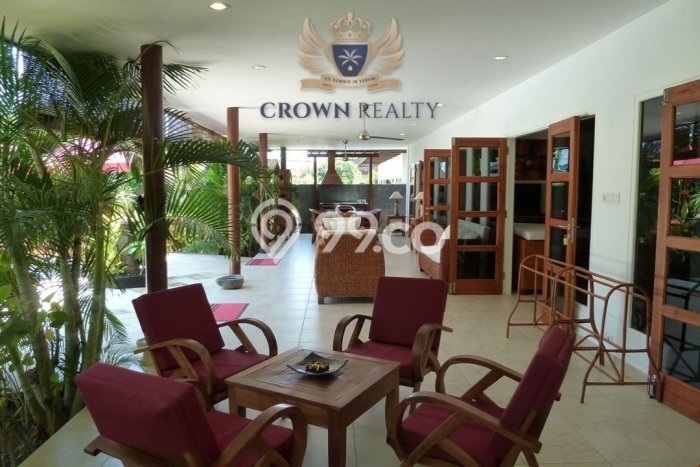 FOR SALE! Vila Kawasan , Luas 1325m2m², Lokasi Premium FOR SALE! Vila Kawasan , Luas 1325m2m², Lokasi Premium