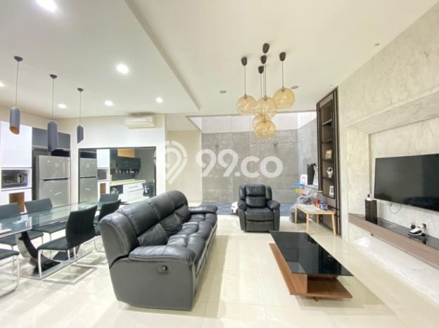 Rumah Elit LB 250m2 Siap Huni Desain Elegan di Green Lake City, Jakarta Barat Rumah Elit LB 250m2 Siap Huni Desain Elegan di Green Lake City, Jakarta Barat