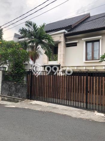 Siap Huni Rumah Mewah 4 Kamar di Kebayoran Lama Dekat ke Mana Pun Siap Huni Rumah Mewah 4 Kamar di Kebayoran Lama Dekat ke Mana Pun