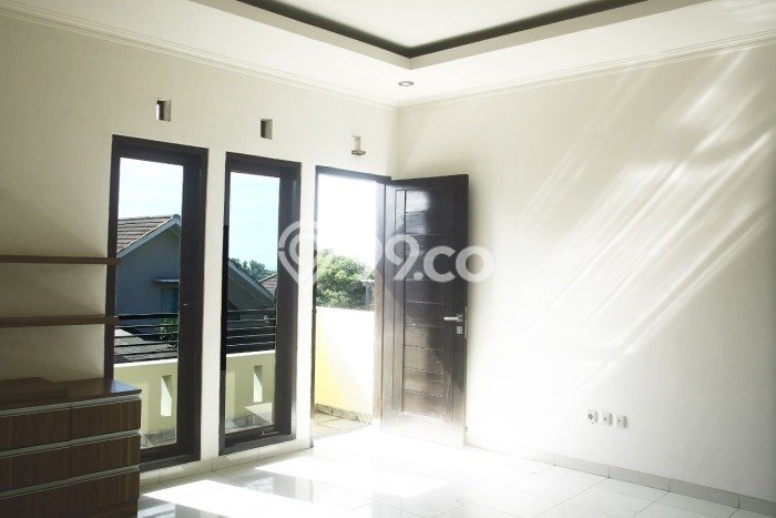 Rumah Elit LB 200m2 Siap Pakai Desain Elegan di Cigadung, Bandung Rumah Elit LB 200m2 Siap Pakai Desain Elegan di Cigadung, Bandung