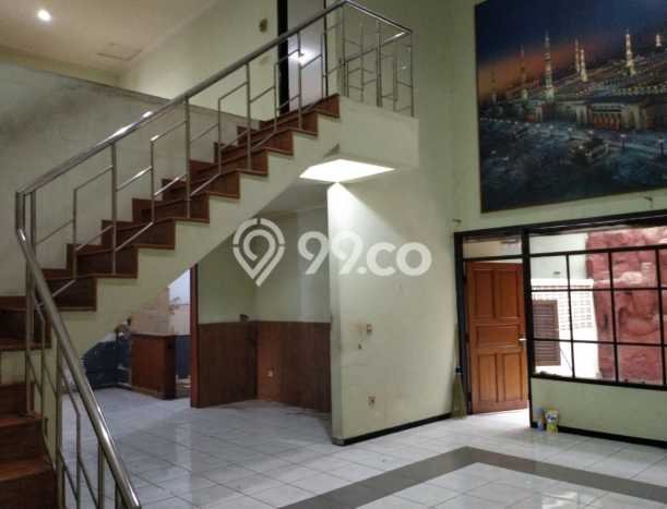Rumah Modern 6 KT LT 300m2 di Soekarno Hatta Rumah Modern 6 KT LT 300m2 di Soekarno Hatta