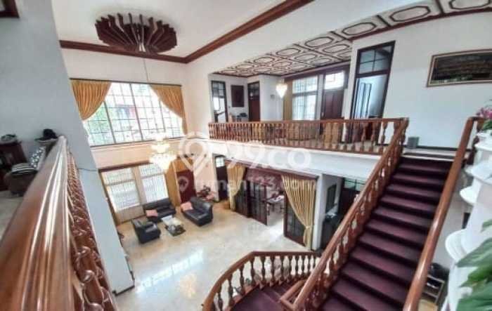 Ready to Use! Luxury House LT 975m2 Desain Elegan di Setiabudi Ready to Use! Luxury House LT 975m2 Desain Elegan di Setiabudi