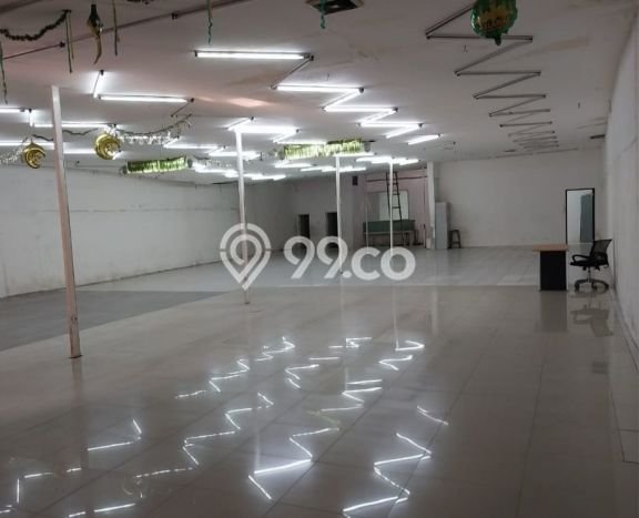 Gudang Lokasi Bisnis di Pondok Bambu, Luas 410m², Jalur Utama Gudang Lokasi Bisnis di Pondok Bambu, Luas 410m², Jalur Utama