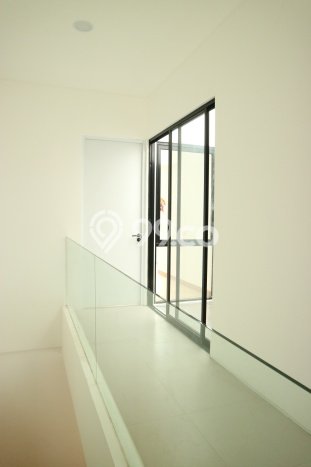 Rumah kawasan Wiyung, Surabaya, Luas 100m2m² LB 120m2m² Rumah kawasan Wiyung, Surabaya, Luas 100m2m² LB 120m2m²