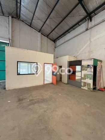 Gudang Dijual di Surabaya LT 456m2 & LB 432m2 Lokasi Terbaik! Gudang Dijual di Surabaya LT 456m2 & LB 432m2 Lokasi Terbaik!