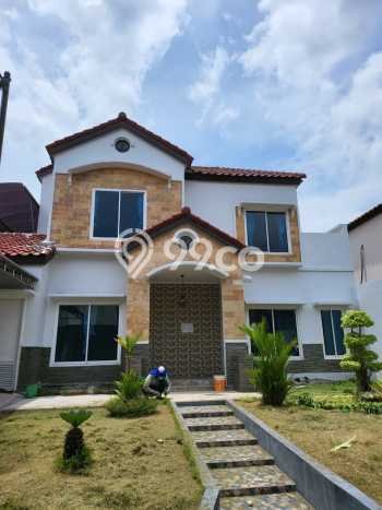 Rumah sewa siap pakai 4 Kamar Tidur di Citraland, Surabaya Rumah sewa siap pakai 4 Kamar Tidur di Citraland, Surabaya