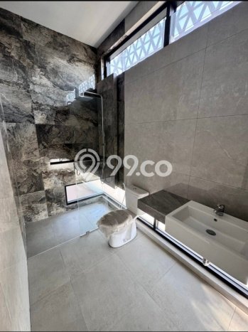 Kesempatan Investasi Rumah Terawat di Kawasan Wiyung, Surabaya Kesempatan Investasi Rumah Terawat di Kawasan Wiyung, Surabaya