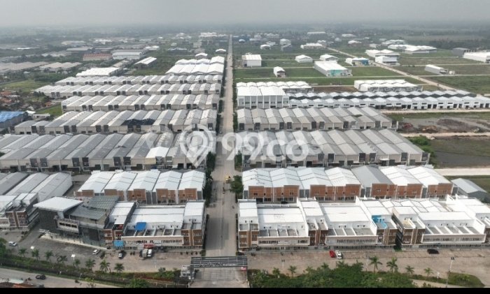 Dijual Gudang Kawasan Strategis di Tangerang, Luas 450m2m², Jalan Raya Dijual Gudang Kawasan Strategis di Tangerang, Luas 450m2m², Jalan Raya