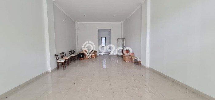 AREA KOMERSIAL! Ruko di , Luas 240m2m², Akses Utama AREA KOMERSIAL! Ruko di , Luas 240m2m², Akses Utama
