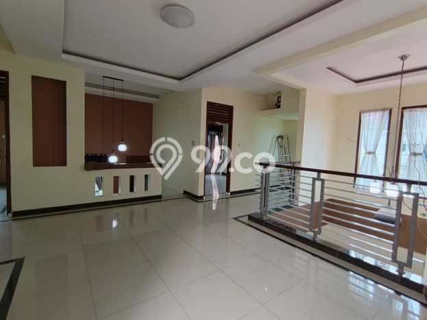 Ready to Use! Luxury House LT 195m2 Desain Modern di Taman Galaxy Ready to Use! Luxury House LT 195m2 Desain Modern di Taman Galaxy