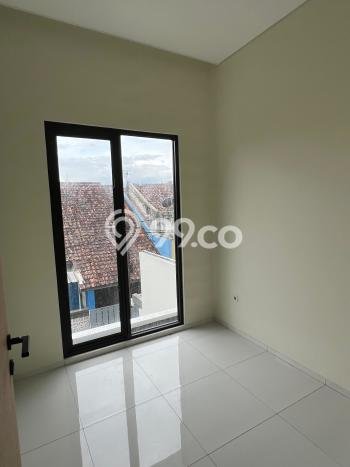 Dijual Rumah 4 Kamar Lokasi Ideal Nyaman dan Strategis di Arcamanik Dijual Rumah 4 Kamar Lokasi Ideal Nyaman dan Strategis di Arcamanik