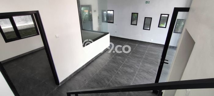 Unit Kantor Dijual di Yogyakarta LT 153m2 & LB 142m2 Unit Kantor Dijual di Yogyakarta LT 153m2 & LB 142m2