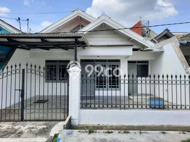 For Sale Rumah 3 Kamar Lokasi Ideal Nyaman dan Strategis di Waru For Sale Rumah 3 Kamar Lokasi Ideal Nyaman dan Strategis di Waru