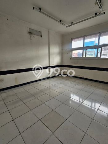 LOKASI STRATEGIS! Ruko di Kota Wisata, Luas 200m², Kawasan Berkembang, Ready Operasional LOKASI STRATEGIS! Ruko di Kota Wisata, Luas 200m², Kawasan Berkembang, Ready Operasional
