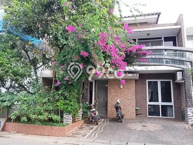 Rumah Eksklusif Siap Huni LT 220m2 di Cengkareng, Jakarta Barat Rumah Eksklusif Siap Huni LT 220m2 di Cengkareng, Jakarta Barat