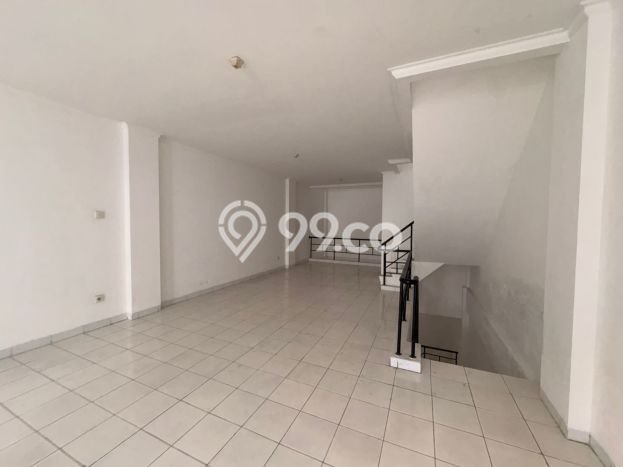 Disewakan Ruko di Cengkareng Jakarta Barat LT 67m2, LB 236m2 Disewakan Ruko di Cengkareng Jakarta Barat LT 67m2, LB 236m2
