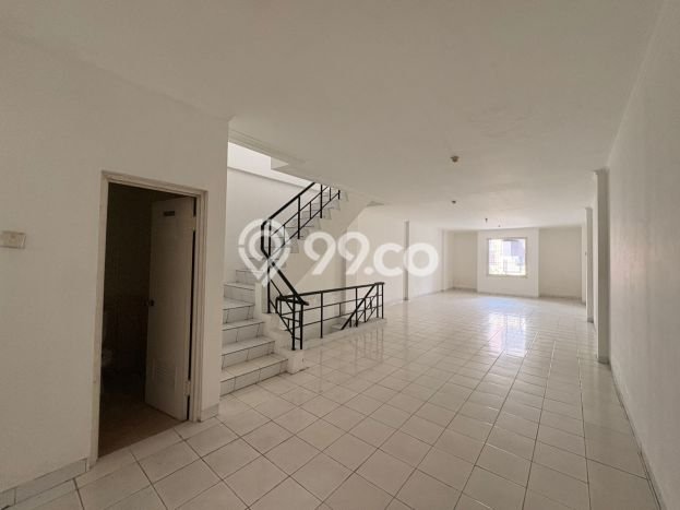Disewakan Ruko di Cengkareng Jakarta Barat LT 67m2, LB 236m2 Disewakan Ruko di Cengkareng Jakarta Barat LT 67m2, LB 236m2