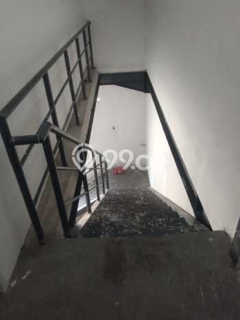 Gudang Disewa di Tangerang dengan LB 250m2 Area Komersial Ramai Gudang Disewa di Tangerang dengan LB 250m2 Area Komersial Ramai