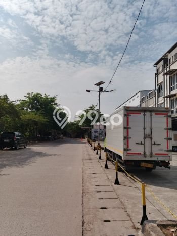 Unit Ruko disewakan di Cengkareng Jakarta Barat dengan LT 49m2 / LB 123m2 Unit Ruko disewakan di Cengkareng Jakarta Barat dengan LT 49m2 / LB 123m2
