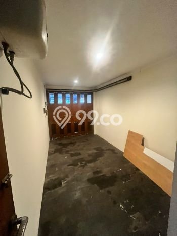 Rumah Elit Modern Tanpa Renovasi di Lebak Bulus Jakarta Selatan Rumah Elit Modern Tanpa Renovasi di Lebak Bulus Jakarta Selatan