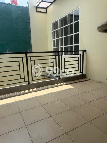 For Sale! Luxury House LT 200m2 Desain Elegan di Kota Wisata For Sale! Luxury House LT 200m2 Desain Elegan di Kota Wisata