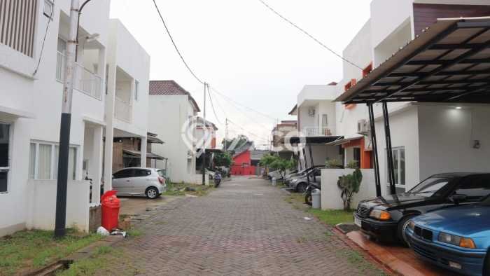 For Sale Hunian Rumah Terawat 4 KT di Cibubur, Bogor For Sale Hunian Rumah Terawat 4 KT di Cibubur, Bogor