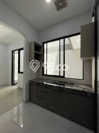 Rumah PREMIUM! area Manyar, Surabaya, Luas 176m2m² LB 250m2m², BISA KPR Rumah PREMIUM! area Manyar, Surabaya, Luas 176m2m² LB 250m2m², BISA KPR