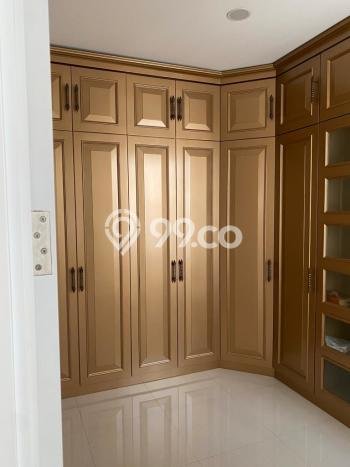 LOKASI STRATEGIS! Rumah di , Akses ke Stasiun, 4 KM, LT 135m2m² Bangunan 162m2m² LOKASI STRATEGIS! Rumah di , Akses ke Stasiun, 4 KM, LT 135m2m² Bangunan 162m2m²