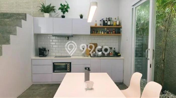 Rumah Modern 3 KT di Cirendeu Jakarta Selatan Full Furnished Rumah Modern 3 KT di Cirendeu Jakarta Selatan Full Furnished