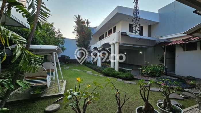 Rumah Luxury Modern Tanpa Renovasi di Semolowaru Surabaya Rumah Luxury Modern Tanpa Renovasi di Semolowaru Surabaya