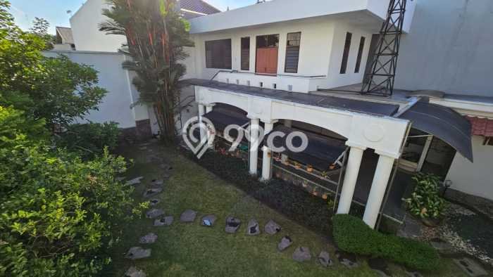 Rumah Luxury Modern Tanpa Renovasi di Semolowaru Surabaya Rumah Luxury Modern Tanpa Renovasi di Semolowaru Surabaya