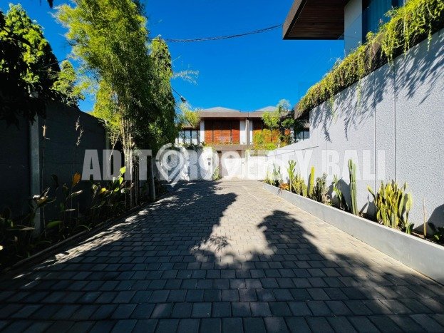 Vila di , Luas 210m2m², Area Premium Vila di , Luas 210m2m², Area Premium