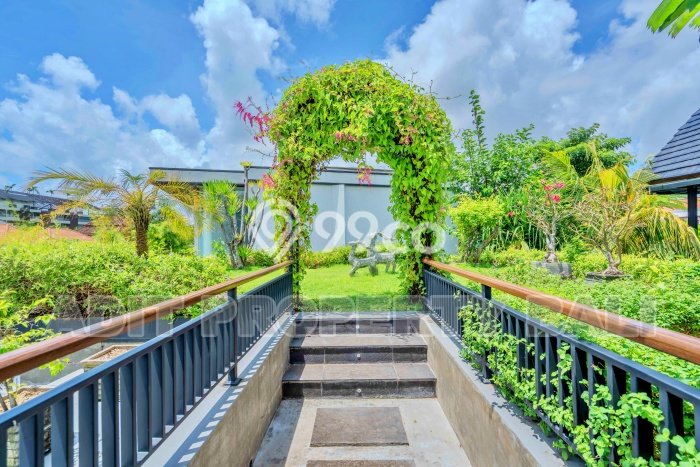 Vila Kawasan , Luas 325m2m², Akses Mudah Pusat Kota Vila Kawasan , Luas 325m2m², Akses Mudah Pusat Kota