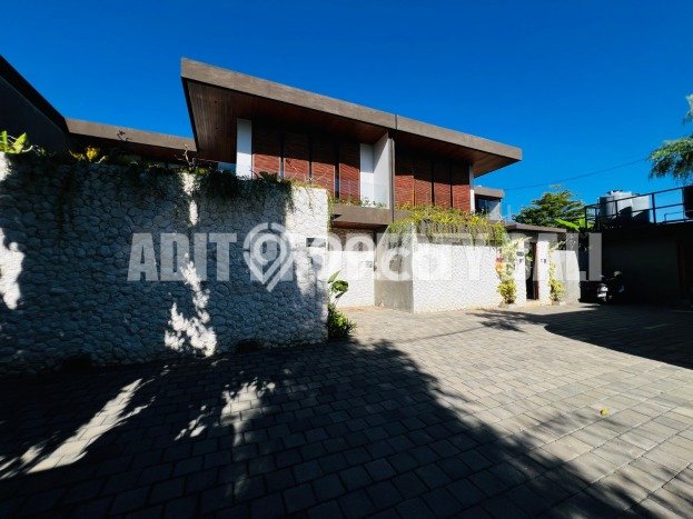 Vila di , Luas 210m2m², Area Premium Vila di , Luas 210m2m², Area Premium