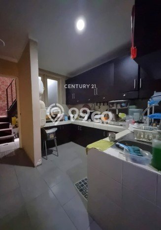 Rumah sewa siap huni 5 Kamar Tidur di Bintaro, Tangerang Selatan Rumah sewa siap huni 5 Kamar Tidur di Bintaro, Tangerang Selatan