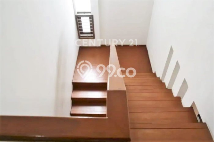 Hunian Mewah LB 200m2 Siap Huni Desain Elegan di Bintaro, Tangerang Selatan Hunian Mewah LB 200m2 Siap Huni Desain Elegan di Bintaro, Tangerang Selatan