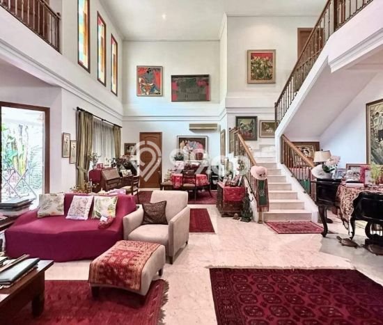 Rumah dengan Lokasi Strategis 5 KT di Kemang, Jakarta Selatan Rumah dengan Lokasi Strategis 5 KT di Kemang, Jakarta Selatan