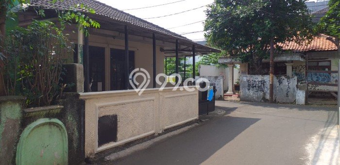 For Sale! Premium House LT 233m2 Desain Elegan di Ampera For Sale! Premium House LT 233m2 Desain Elegan di Ampera