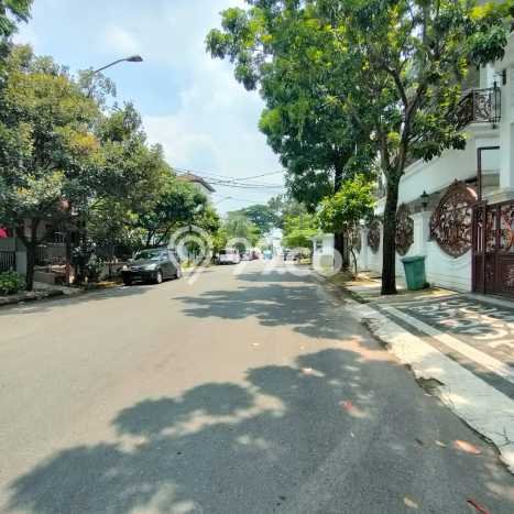 Lahan Dijual Lokasi Strategis di Tangerang Selatan dengan Luas 180m2 Lahan Dijual Lokasi Strategis di Tangerang Selatan dengan Luas 180m2