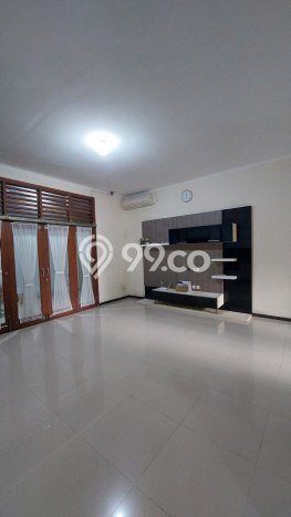 SPECIAL PRICE! Rumah di Surabaya Kota, 3 KT, Akses Mudah Pusat Kota, LT 187m2m² Bangunan 187m2m² SPECIAL PRICE! Rumah di Surabaya Kota, 3 KT, Akses Mudah Pusat Kota, LT 187m2m² Bangunan 187m2m²