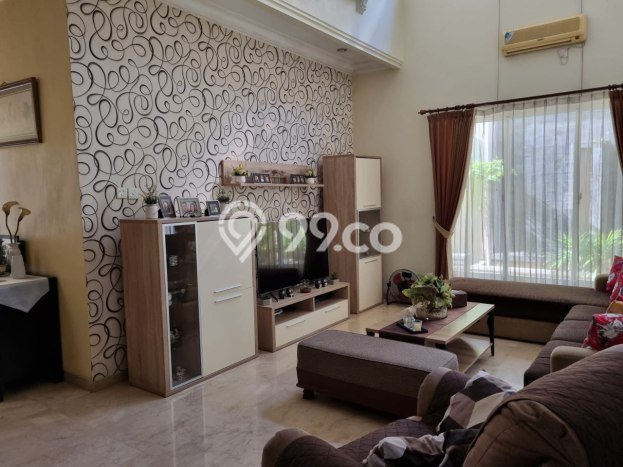 Rumah Elit Modern Tanpa Renovasi di Pakuwon Surabaya Rumah Elit Modern Tanpa Renovasi di Pakuwon Surabaya