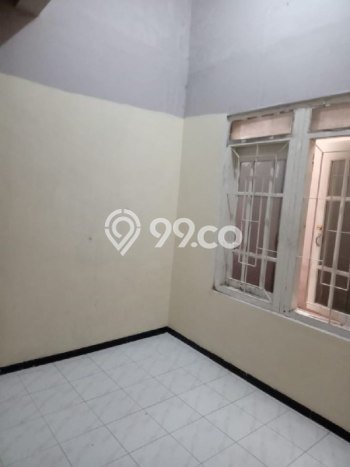LOKASI STRATEGIS! Rumah di Surabaya Kota, Akses ke Tol, 4 KM, Luas 120m² Bangunan 100m² LOKASI STRATEGIS! Rumah di Surabaya Kota, Akses ke Tol, 4 KM, Luas 120m² Bangunan 100m²