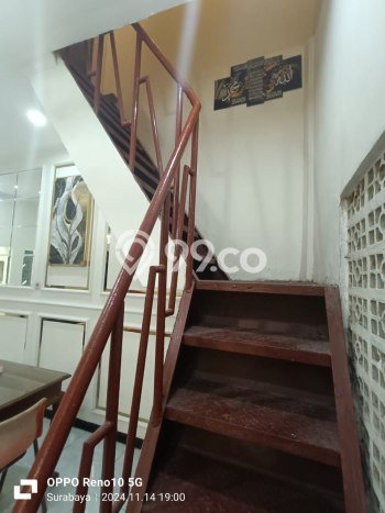 Rumah di Rungkut, Surabaya, LT 240m2m² Bangunan 220m2m² Rumah di Rungkut, Surabaya, LT 240m2m² Bangunan 220m2m²