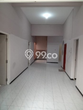 LOKASI STRATEGIS! Rumah di Surabaya Kota, Akses ke Tol, 4 KM, Luas 120m² Bangunan 100m² LOKASI STRATEGIS! Rumah di Surabaya Kota, Akses ke Tol, 4 KM, Luas 120m² Bangunan 100m²