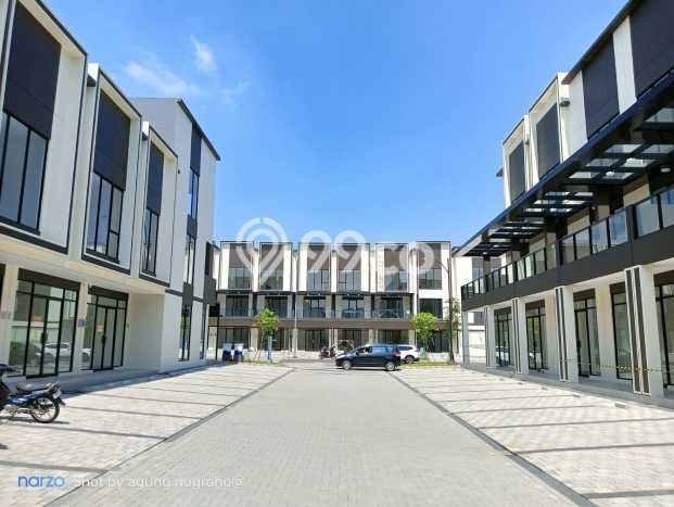 Ruko Area Komersial di Gading Serpong, Luas 81m², Ready Operasi Ruko Area Komersial di Gading Serpong, Luas 81m², Ready Operasi