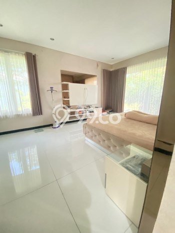 HARGA TERBAIK! Rumah Berkualitas area , Luas 343m2m² LB 850m2m² HARGA TERBAIK! Rumah Berkualitas area , Luas 343m2m² LB 850m2m²