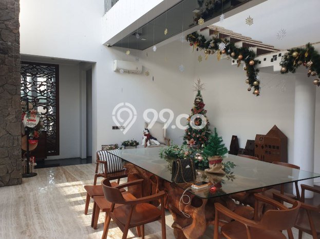 Hunian Elit LB 540m2 Siap Huni Desain Elegan di Pakuwon City, Surabaya Hunian Elit LB 540m2 Siap Huni Desain Elegan di Pakuwon City, Surabaya